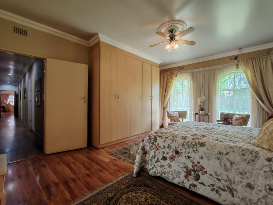 4 Bedroom Property for Sale in Three Rivers Proper Gauteng