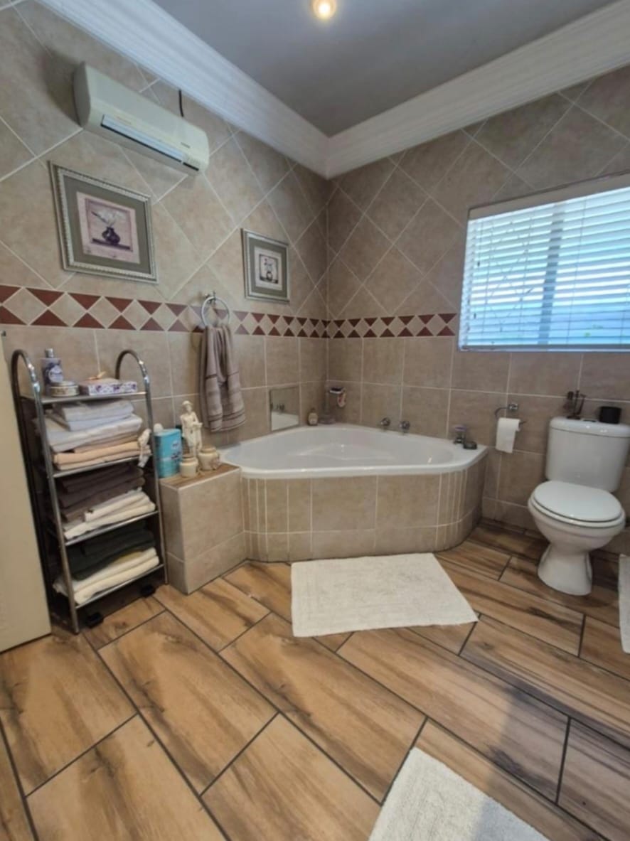 4 Bedroom Property for Sale in Three Rivers Proper Gauteng