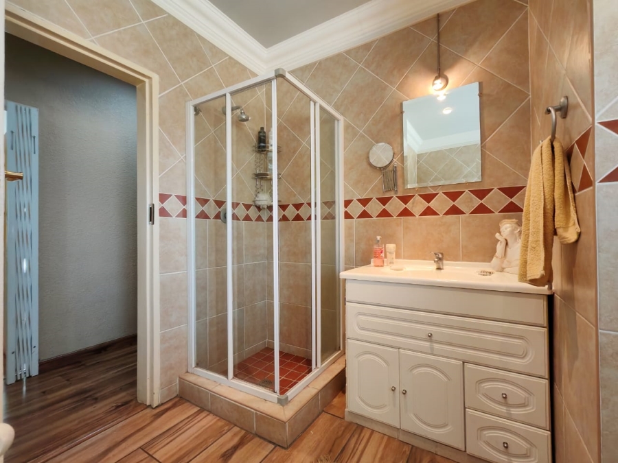 4 Bedroom Property for Sale in Three Rivers Proper Gauteng