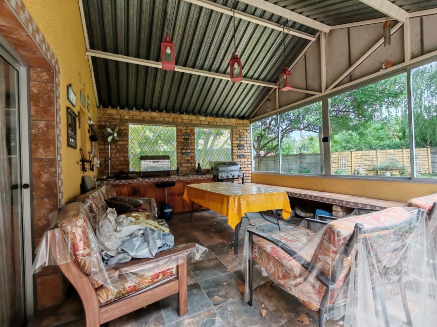 4 Bedroom Property for Sale in Three Rivers Proper Gauteng