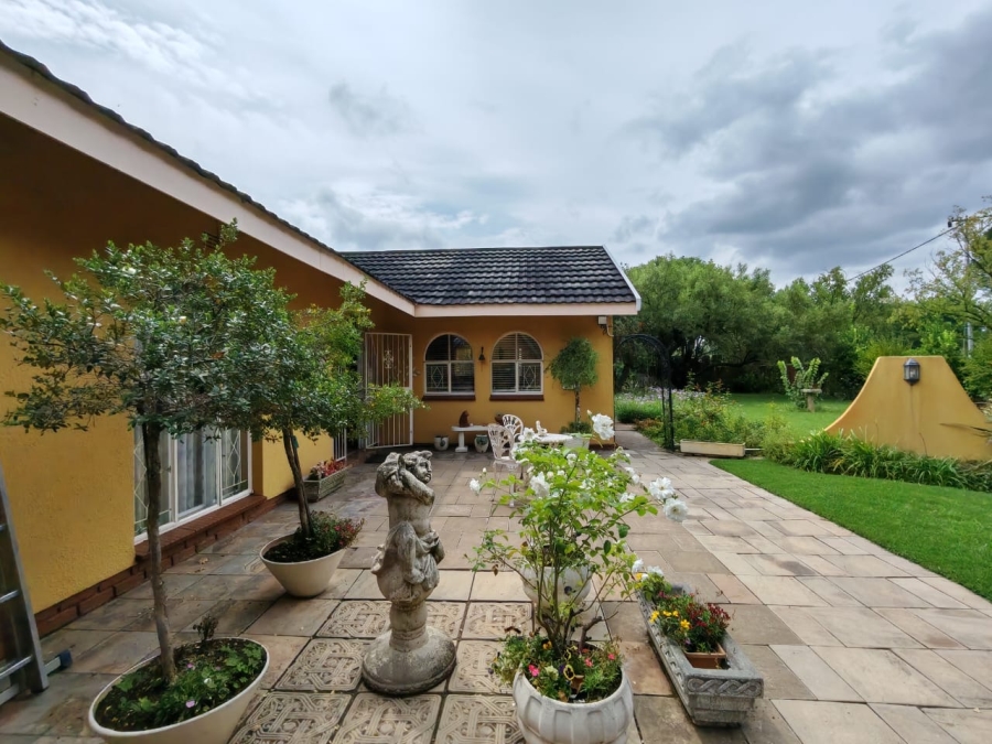 4 Bedroom Property for Sale in Three Rivers Proper Gauteng