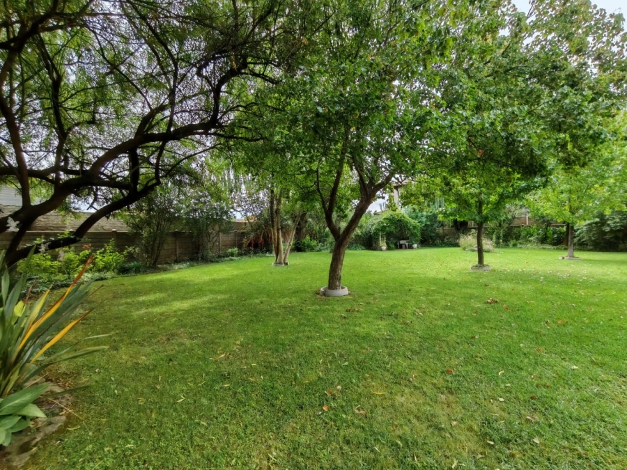 4 Bedroom Property for Sale in Three Rivers Proper Gauteng