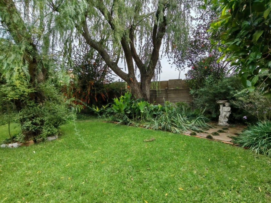 4 Bedroom Property for Sale in Three Rivers Proper Gauteng