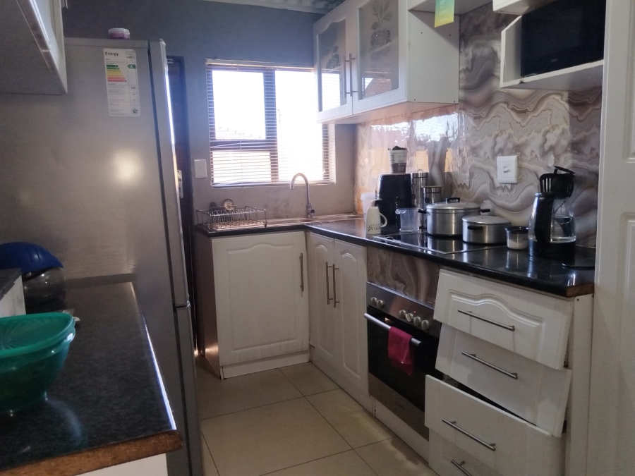 3 Bedroom Property for Sale in Golden Gardens Gauteng