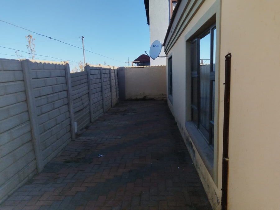 3 Bedroom Property for Sale in Golden Gardens Gauteng