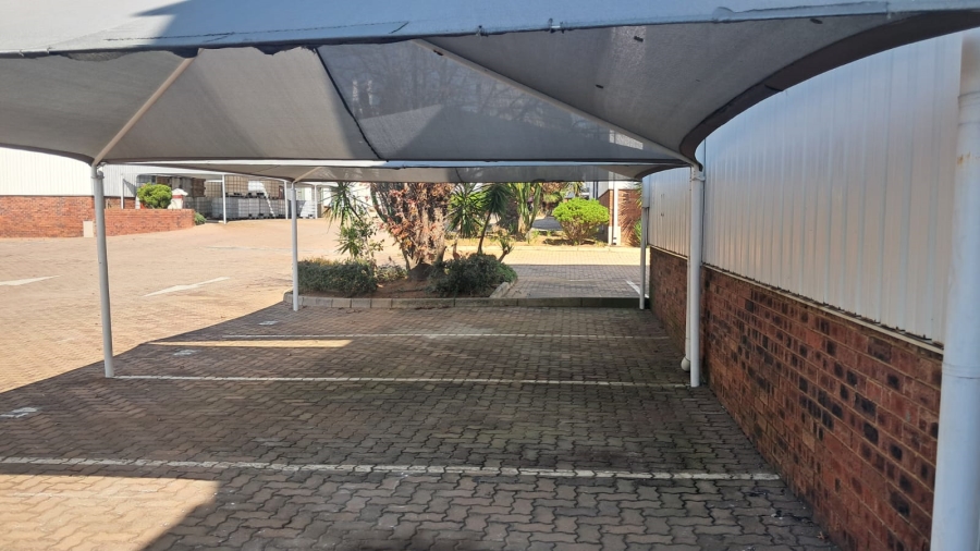 To Let Commercial Property for Rent in Randjespark Gauteng