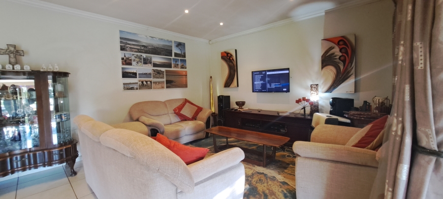 To Let 3 Bedroom Property for Rent in Weltevreden Park Gauteng