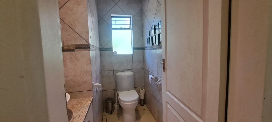 To Let 3 Bedroom Property for Rent in Weltevreden Park Gauteng