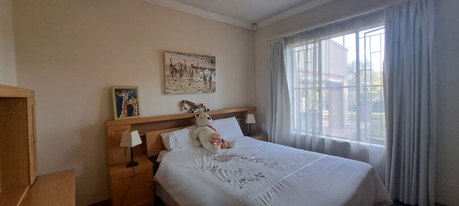 To Let 3 Bedroom Property for Rent in Weltevreden Park Gauteng