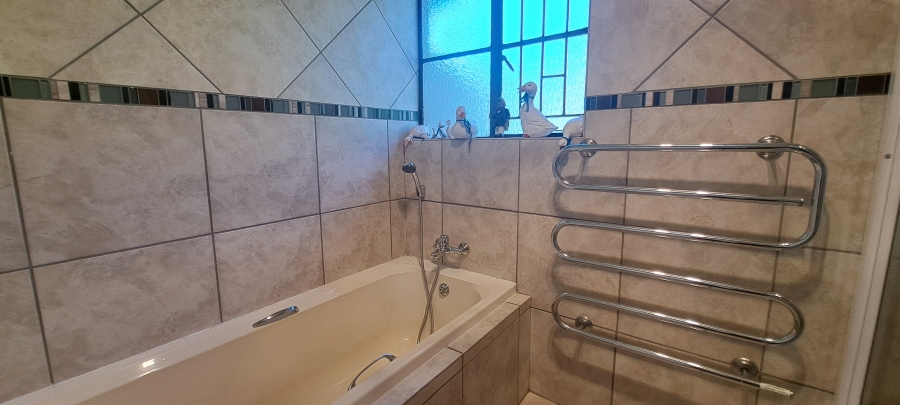 To Let 3 Bedroom Property for Rent in Weltevreden Park Gauteng