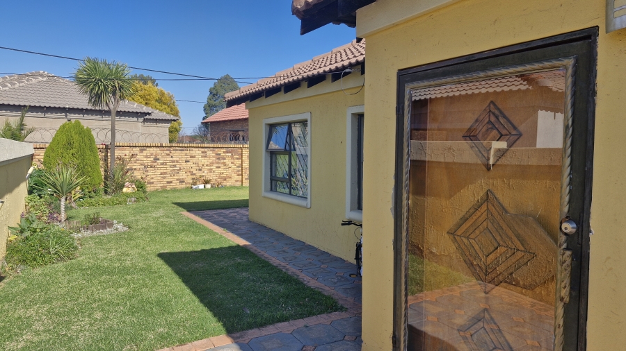 3 Bedroom Property for Sale in Dunnottar Gauteng