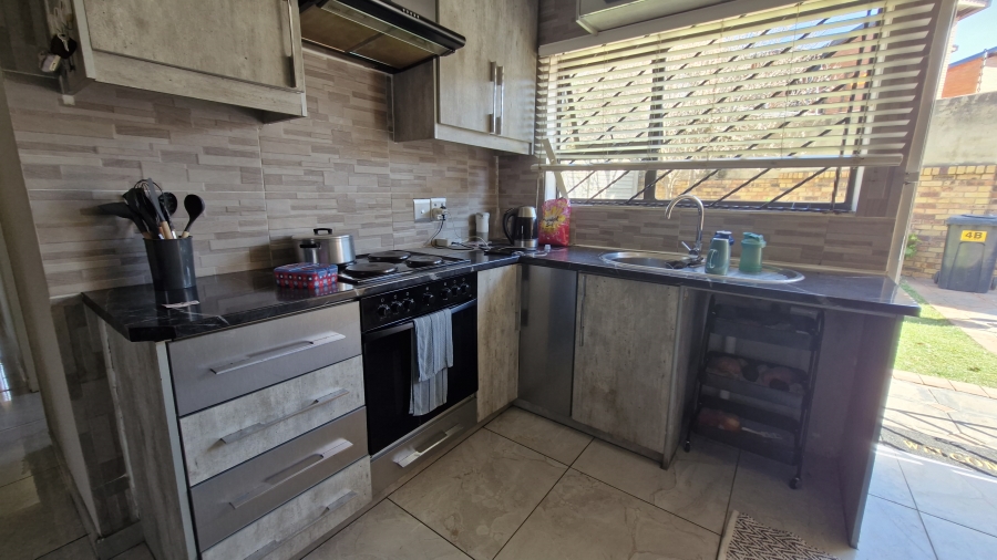 3 Bedroom Property for Sale in Dunnottar Gauteng