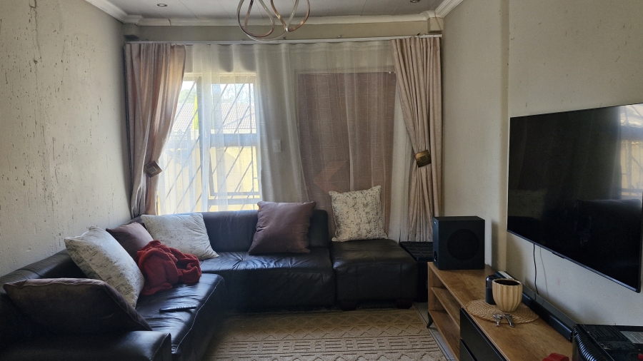 3 Bedroom Property for Sale in Dunnottar Gauteng