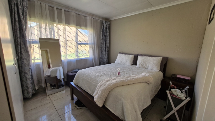 3 Bedroom Property for Sale in Dunnottar Gauteng