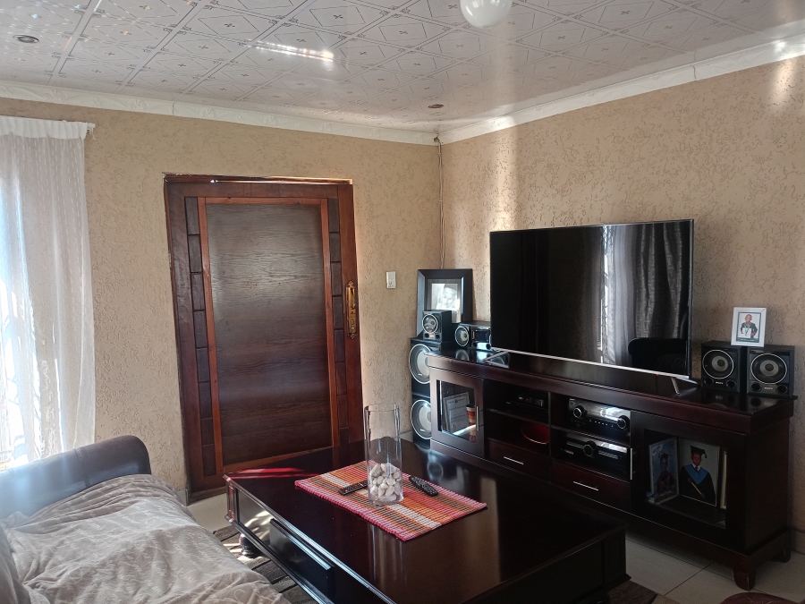 3 Bedroom Property for Sale in Unitas Park Gauteng