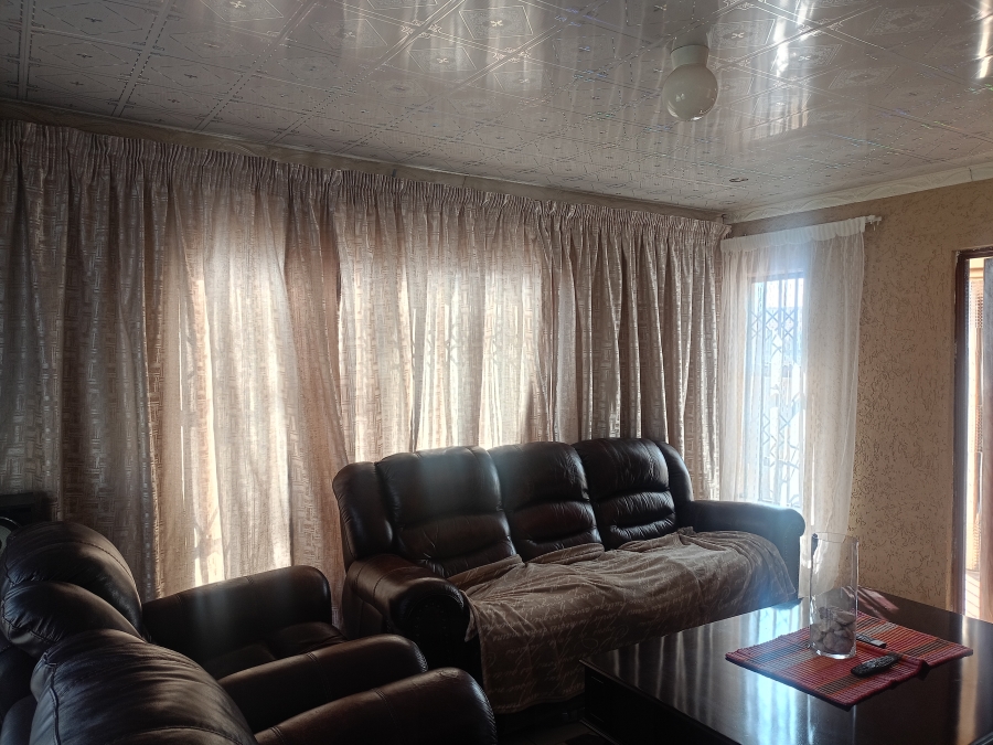3 Bedroom Property for Sale in Unitas Park Gauteng