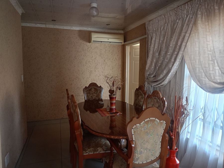 3 Bedroom Property for Sale in Unitas Park Gauteng