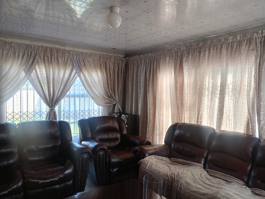 3 Bedroom Property for Sale in Unitas Park Gauteng