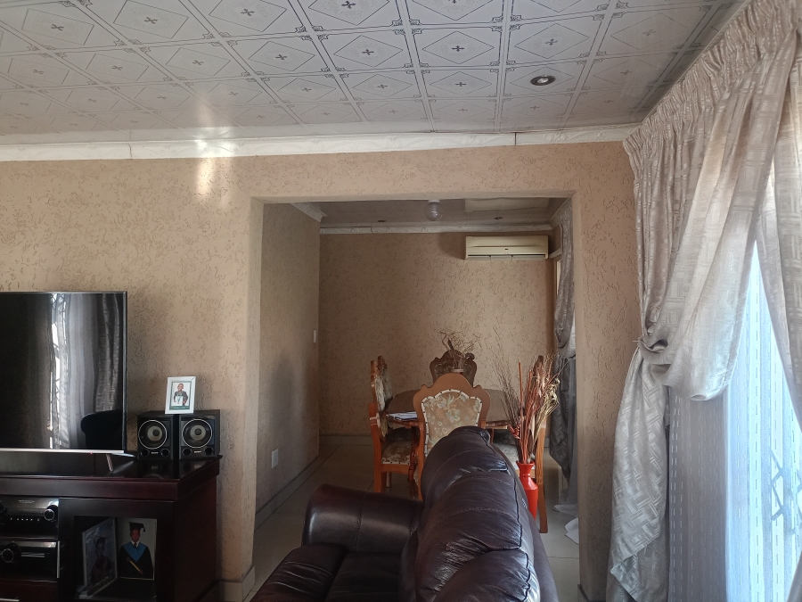 3 Bedroom Property for Sale in Unitas Park Gauteng