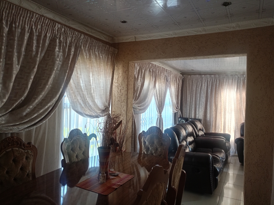 3 Bedroom Property for Sale in Unitas Park Gauteng