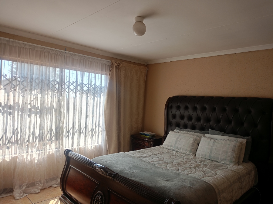 3 Bedroom Property for Sale in Unitas Park Gauteng