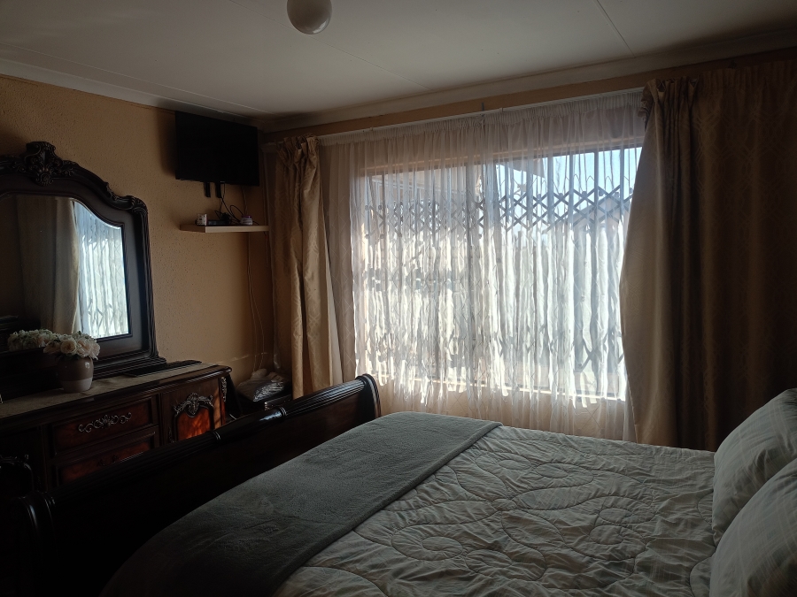 3 Bedroom Property for Sale in Unitas Park Gauteng