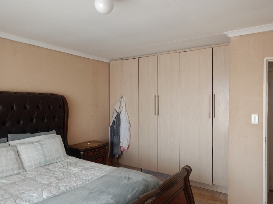 3 Bedroom Property for Sale in Unitas Park Gauteng