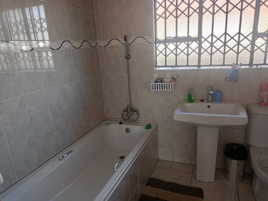 3 Bedroom Property for Sale in Unitas Park Gauteng