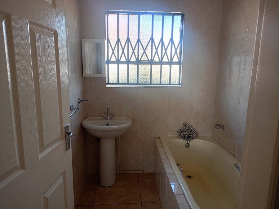 3 Bedroom Property for Sale in Unitas Park Gauteng
