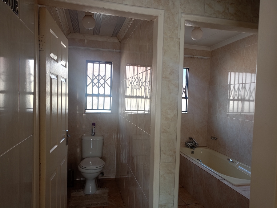 3 Bedroom Property for Sale in Unitas Park Gauteng