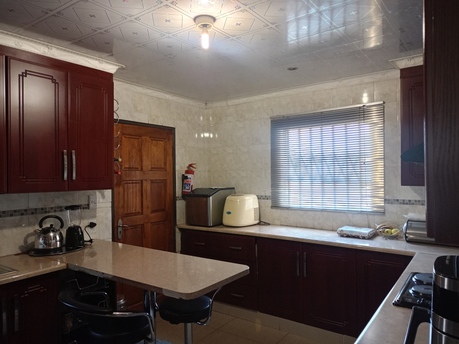 3 Bedroom Property for Sale in Unitas Park Gauteng