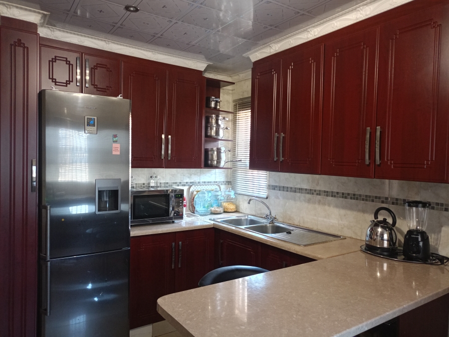 3 Bedroom Property for Sale in Unitas Park Gauteng