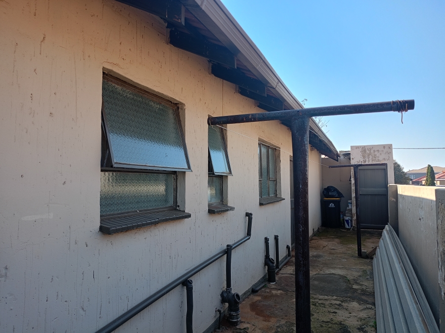 3 Bedroom Property for Sale in Unitas Park Gauteng
