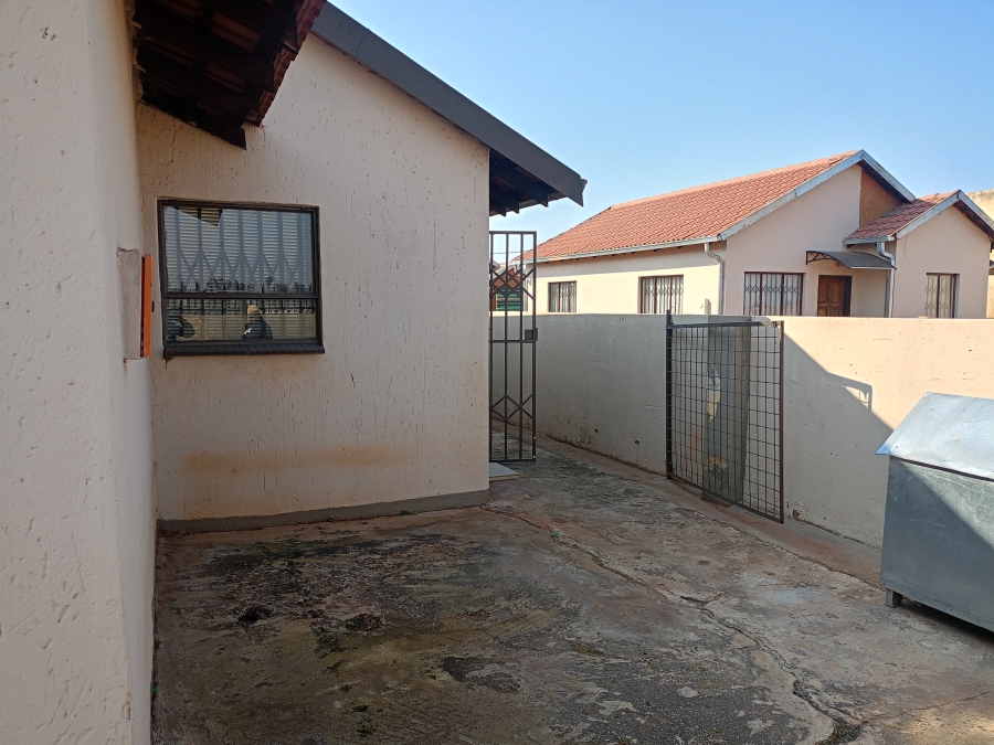 3 Bedroom Property for Sale in Unitas Park Gauteng