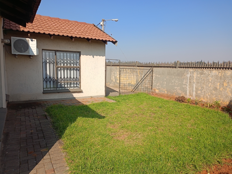 3 Bedroom Property for Sale in Unitas Park Gauteng