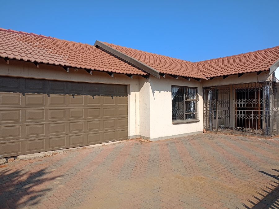 3 Bedroom Property for Sale in Unitas Park Gauteng