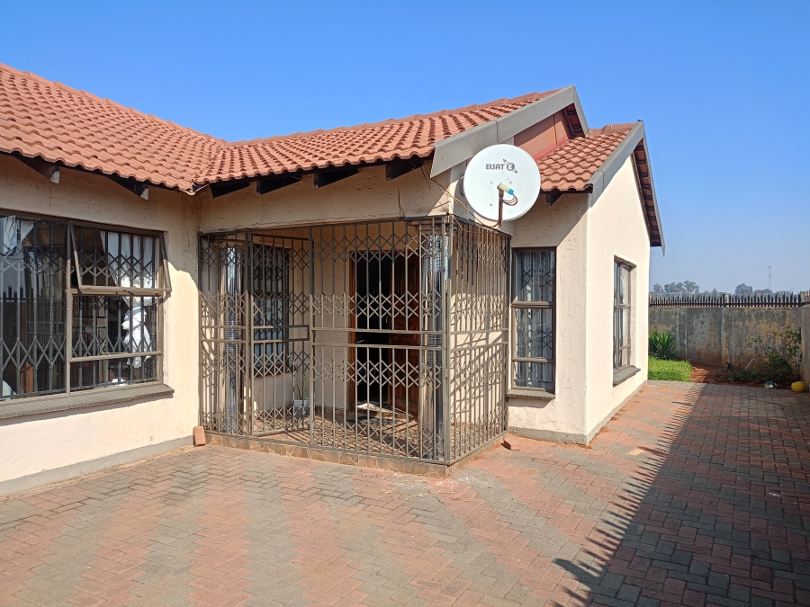 3 Bedroom Property for Sale in Unitas Park Gauteng