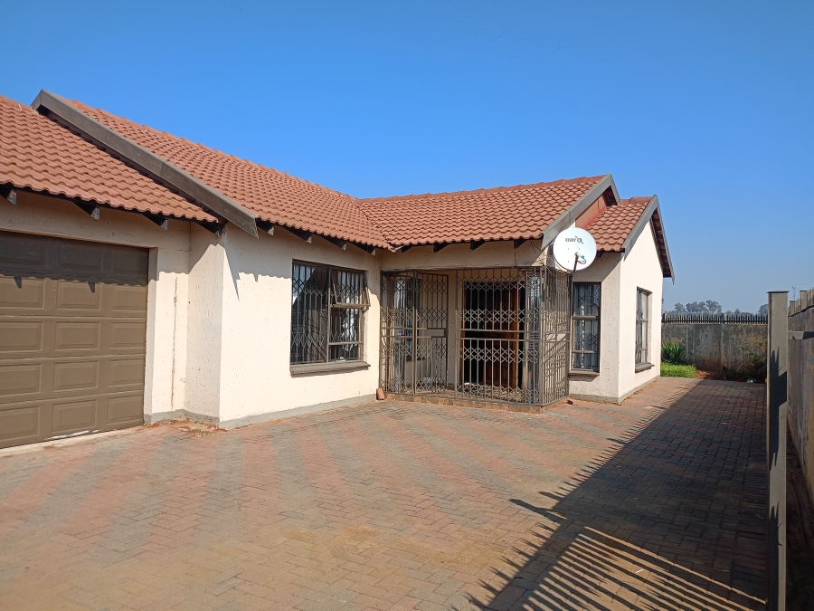 3 Bedroom Property for Sale in Unitas Park Gauteng