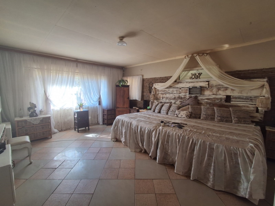 5 Bedroom Property for Sale in Fochville Gauteng