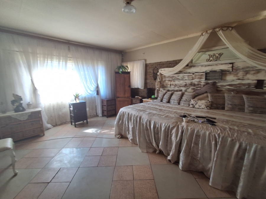 5 Bedroom Property for Sale in Fochville Gauteng