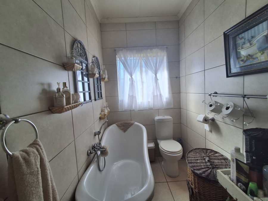 5 Bedroom Property for Sale in Fochville Gauteng