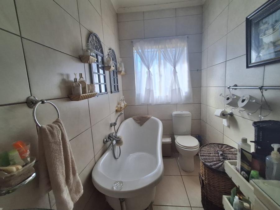 5 Bedroom Property for Sale in Fochville Gauteng