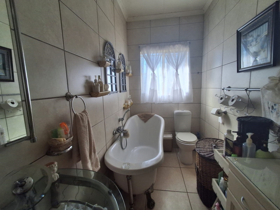 5 Bedroom Property for Sale in Fochville Gauteng