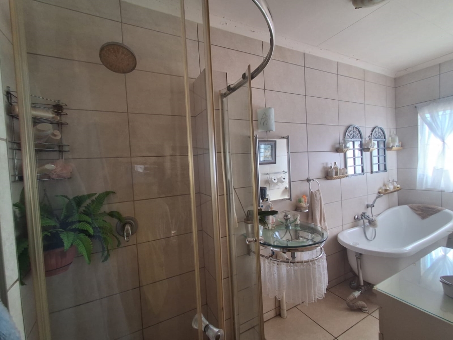 5 Bedroom Property for Sale in Fochville Gauteng