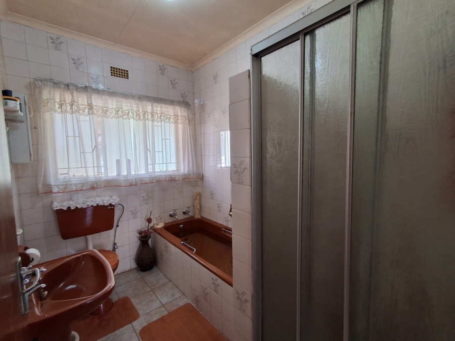 3 Bedroom Property for Sale in Helikonpark Gauteng