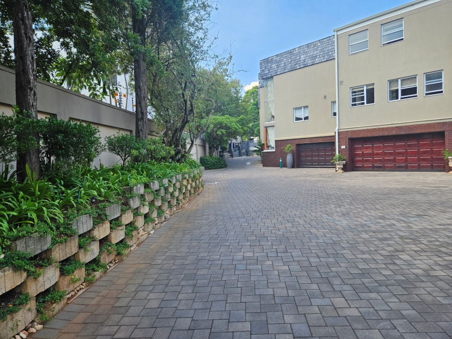 To Let 3 Bedroom Property for Rent in Dunkeld Gauteng