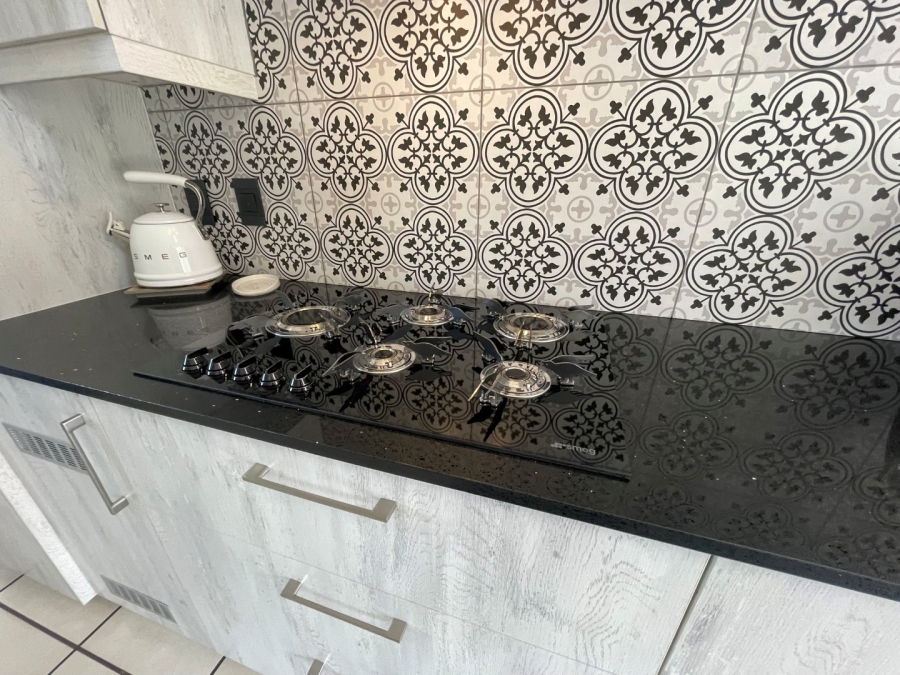 1 Bedroom Property for Sale in Bryanston Gauteng