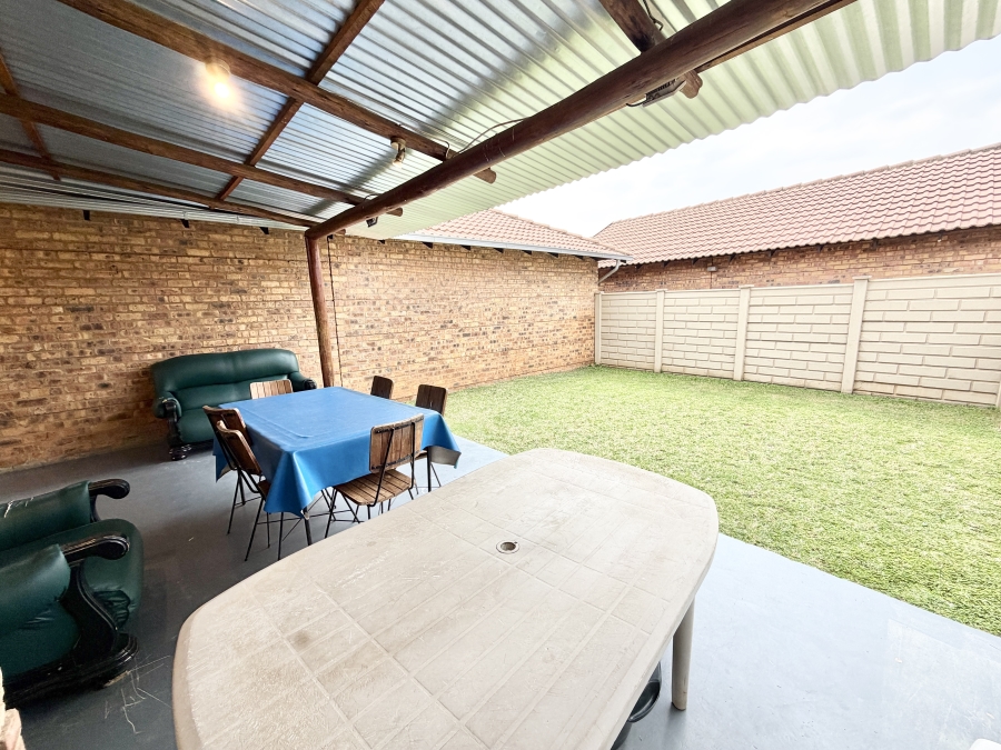2 Bedroom Property for Sale in Annlin Gauteng