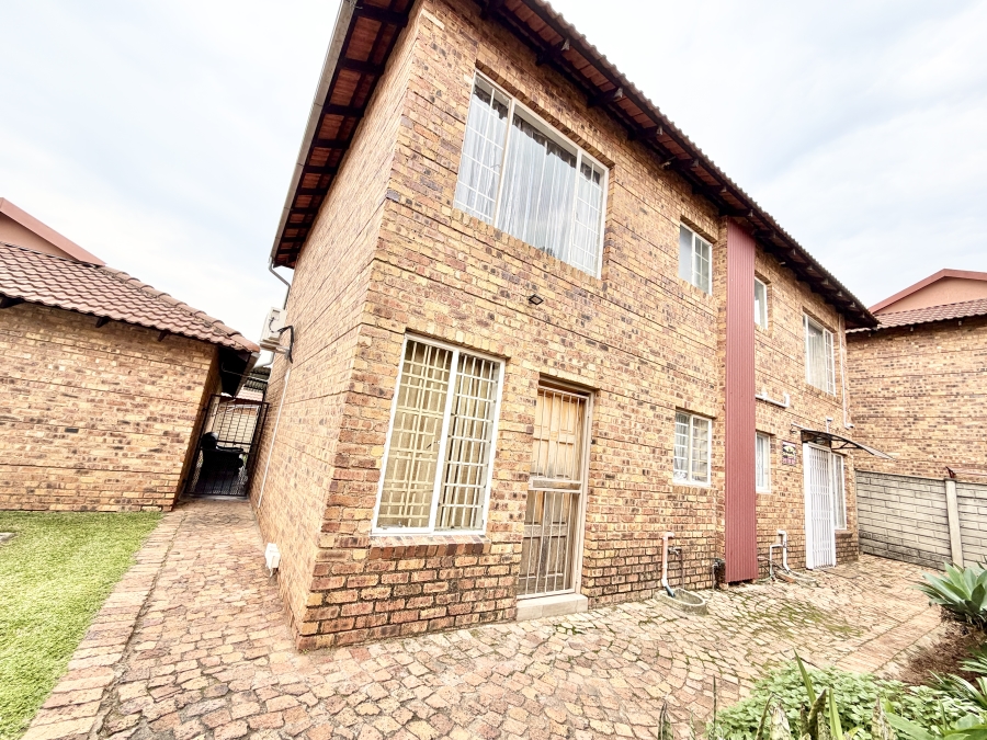 2 Bedroom Property for Sale in Annlin Gauteng