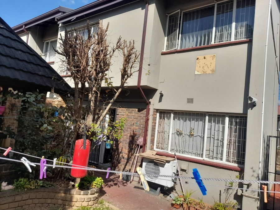 3 Bedroom Property for Sale in Mondeor Gauteng